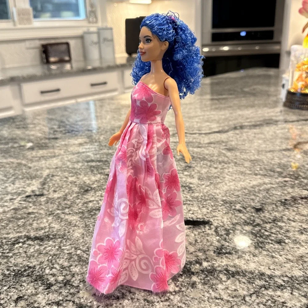 Descendants the rise of red the sorcerer's cookbook‎ Chloe doll With Dress Shows